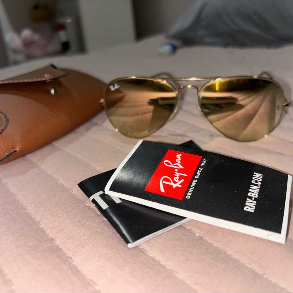 Gold Ray-Bans